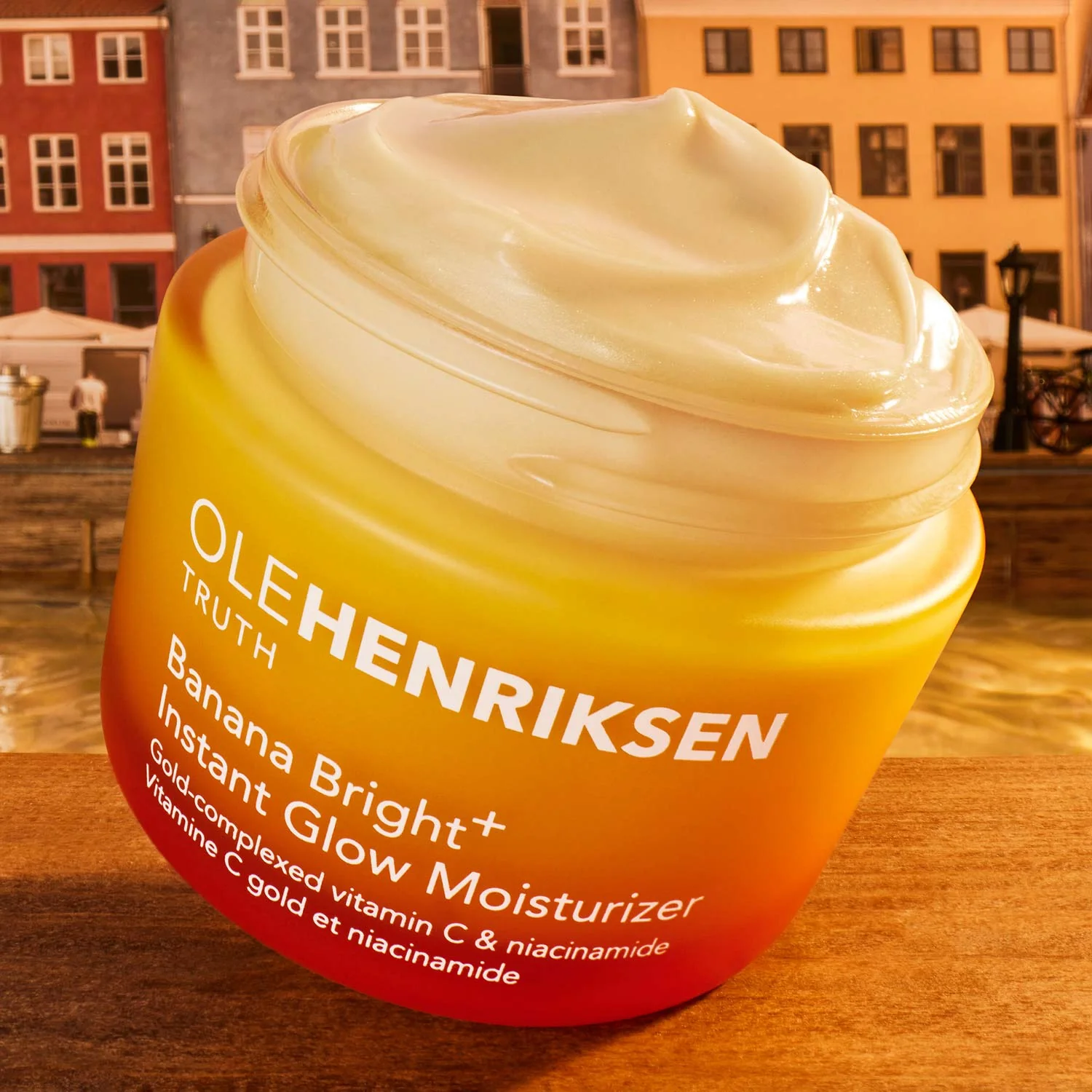 Banana Bright+ Firm and Glow Moisturizer with Vitamin C and Niacinamide - Image 11